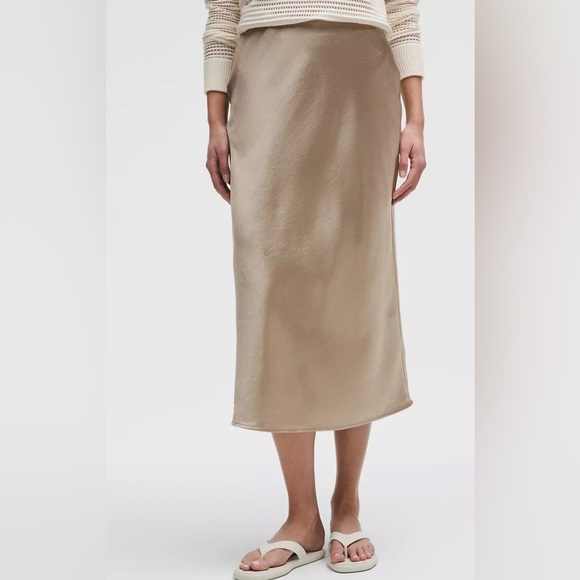 NWT $118 LULUEMON Satin Midi Skirt